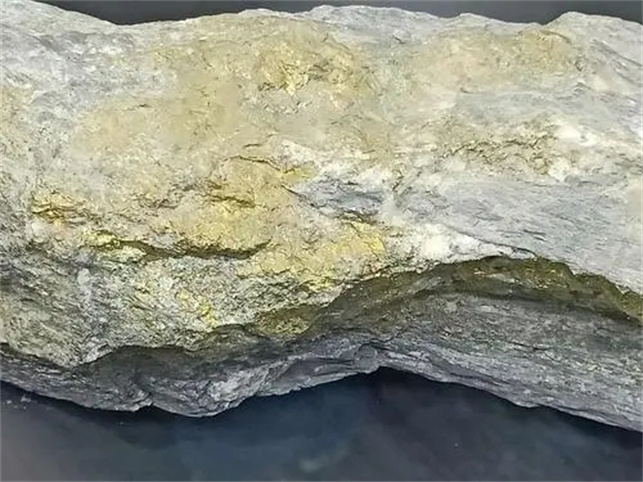 銅鋅伴生黃銅礦